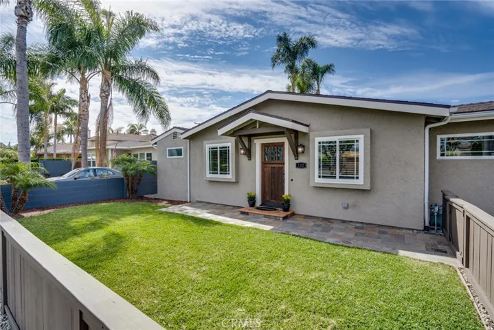 122 Adams Avenue, Huntington Beach, California 92648