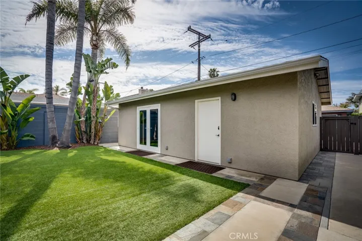 122 Adams Avenue, Huntington Beach, California 92648
