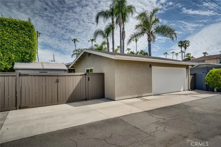 122 Adams Avenue, Huntington Beach, California 92648