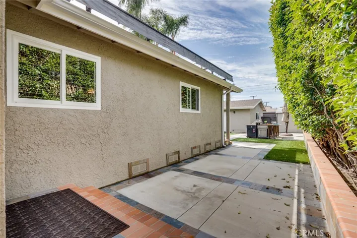 122 Adams Avenue, Huntington Beach, California 92648