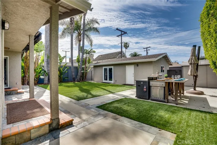 122 Adams Avenue, Huntington Beach, California 92648