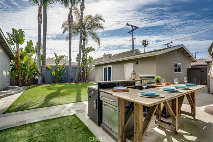122 Adams Avenue, Huntington Beach, California 92648