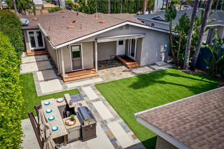 122 Adams Avenue, Huntington Beach, California 92648