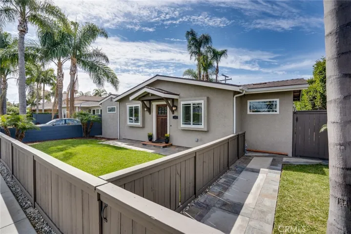 122 Adams Avenue, Huntington Beach, California 92648
