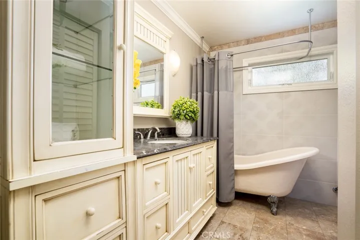 122 Adams Avenue, Huntington Beach, California 92648
