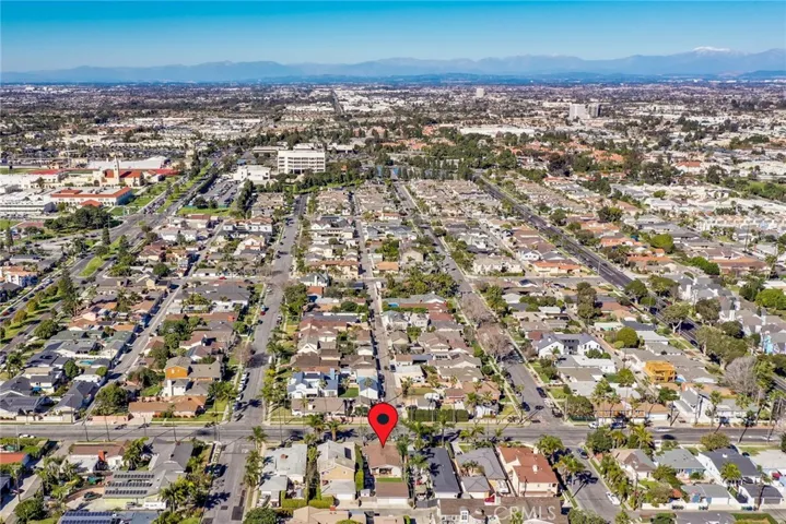 122 Adams Avenue, Huntington Beach, California 92648