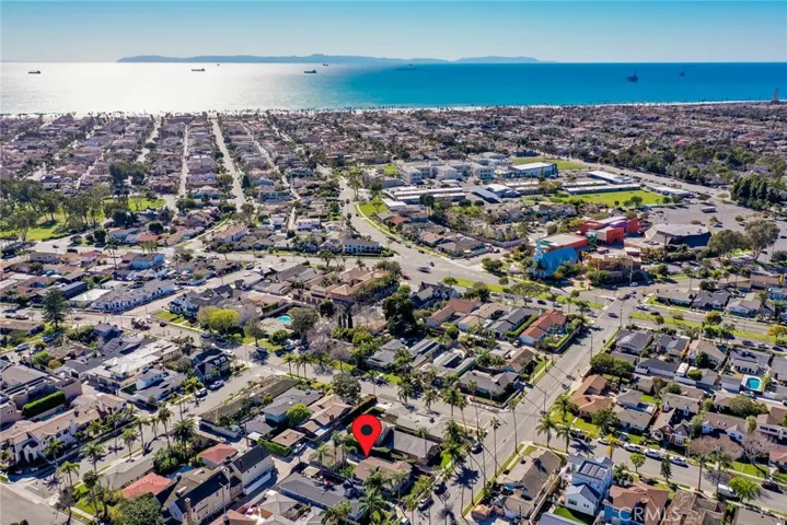 122 Adams Avenue, Huntington Beach, California 92648