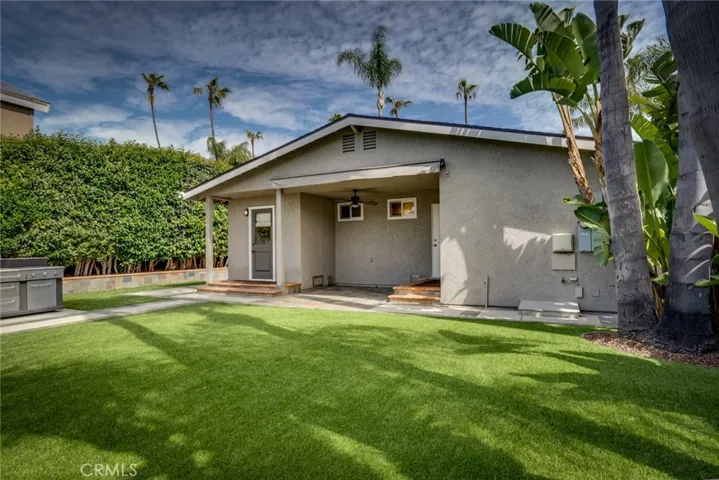 122 Adams Avenue, Huntington Beach, California 92648