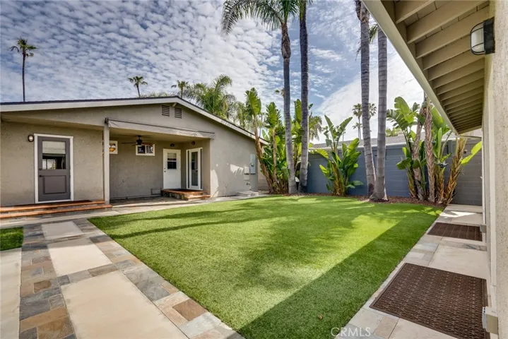 122 Adams Avenue, Huntington Beach, California 92648