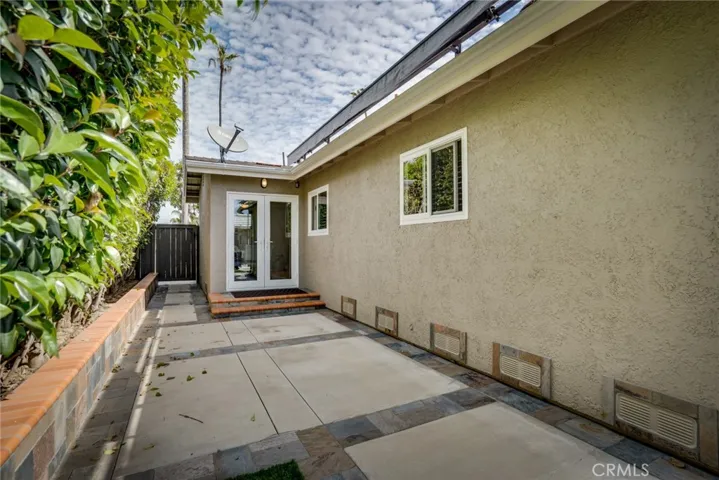 122 Adams Avenue, Huntington Beach, California 92648