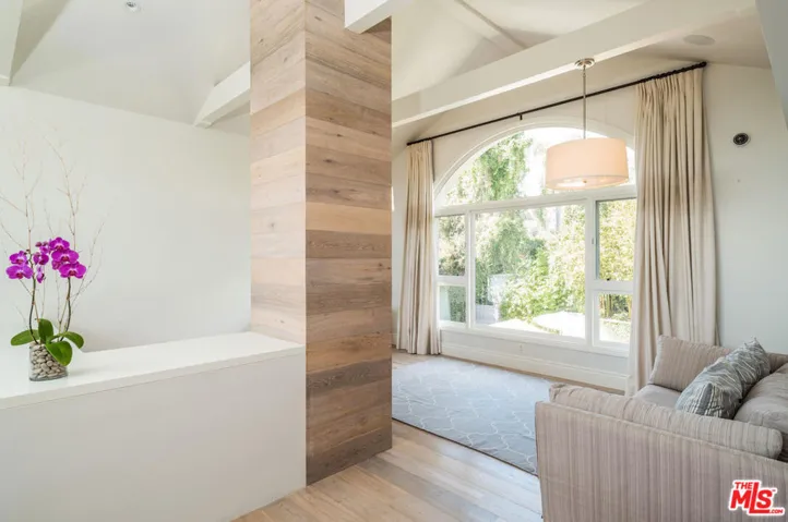 545 Amalfi Drive, Pacific Palisades, California 90272