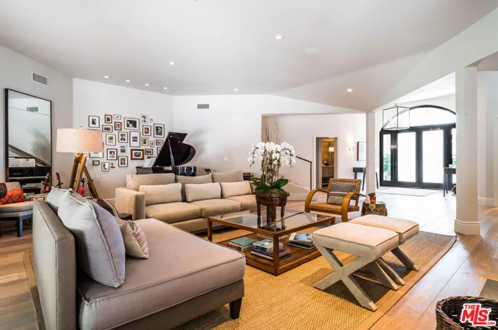 545 Amalfi Drive, Pacific Palisades, California 90272