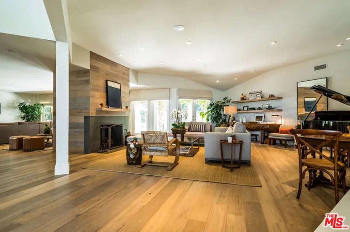 545 Amalfi Drive, Pacific Palisades, California 90272