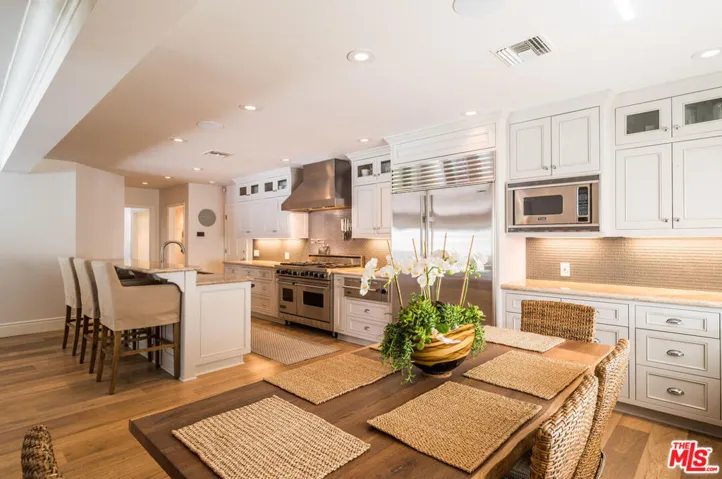 545 Amalfi Drive, Pacific Palisades, California 90272