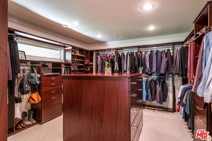 545 Amalfi Drive, Pacific Palisades, California 90272