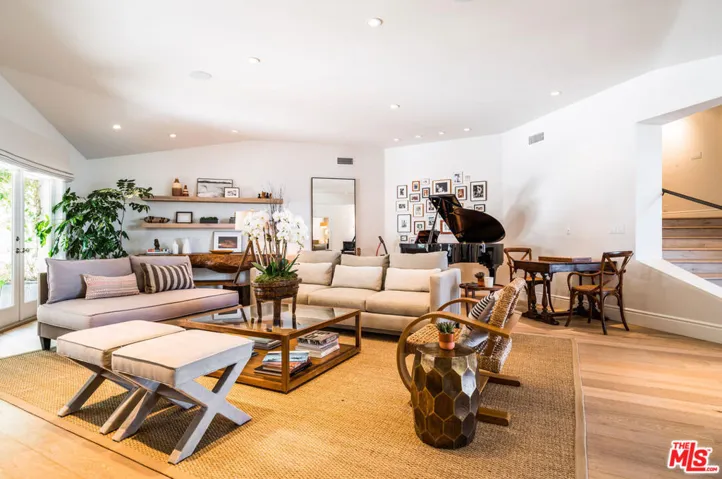 545 Amalfi Drive, Pacific Palisades, California 90272
