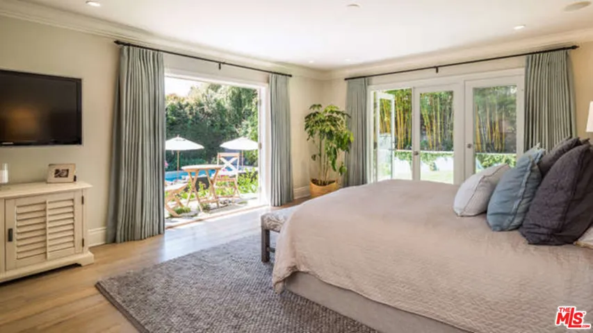545 Amalfi Drive, Pacific Palisades, California 90272