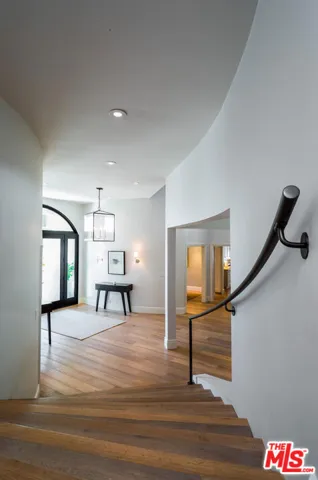 545 Amalfi Drive, Pacific Palisades, California 90272