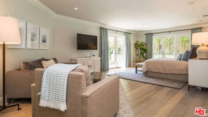 545 Amalfi Drive, Pacific Palisades, California 90272