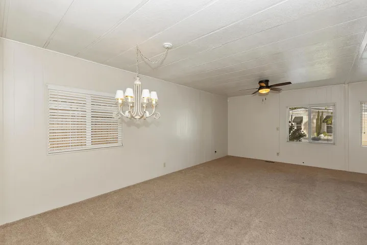 010_Dining Area