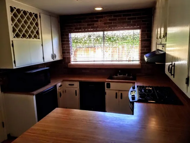 255 Sinex Avenue, Pacific Grove, California 93950