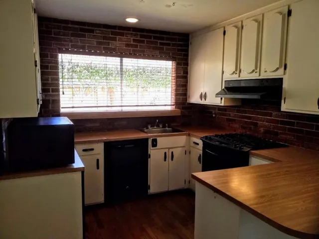 255 Sinex Avenue, Pacific Grove, California 93950