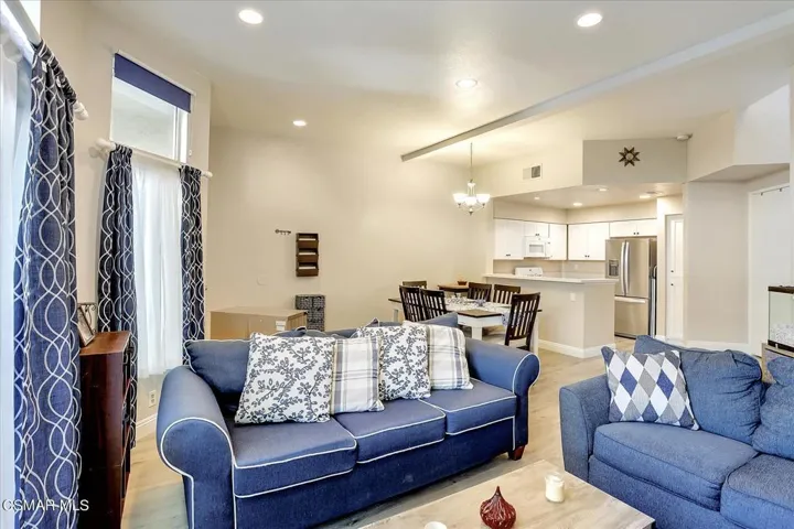 7_1742_Sinaloa_331_Living_Room_towards_K