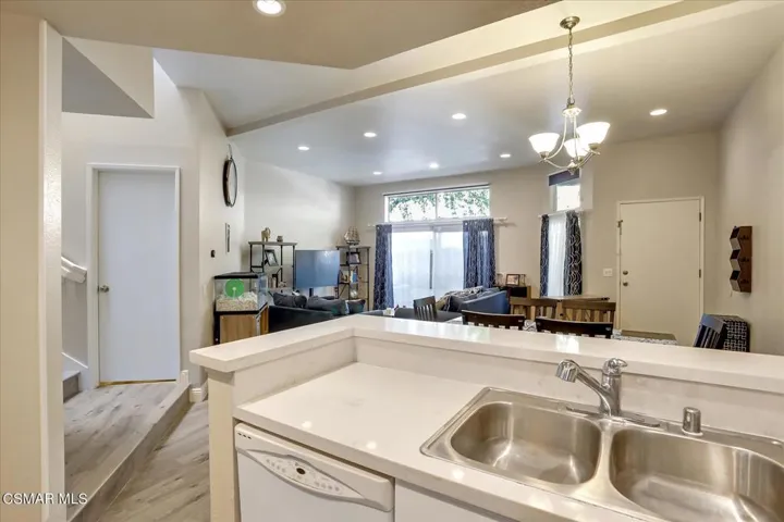 5_1742_Sinaloa_331_Kitchen_towards_Livin