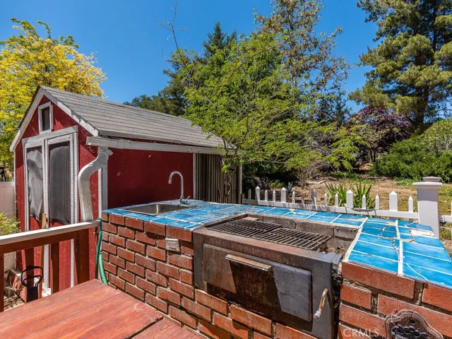 Outdoor, Built-In BBQ and Sink
