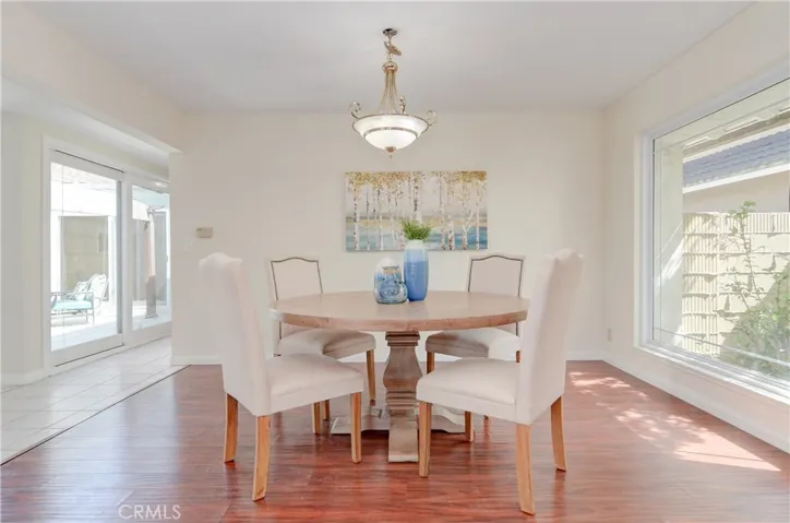 Round table?...square table?...rectangular table?...no matter which you like, it will fit here.