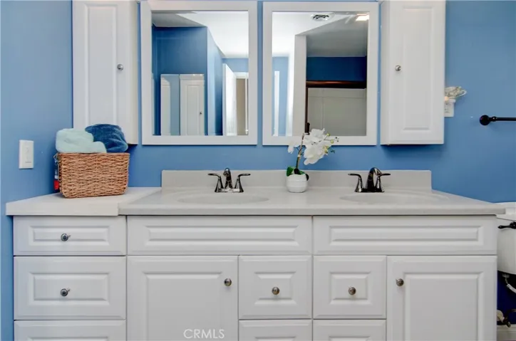 Guest bath is conveniently located to kids bedrooms with EZ access to pool as well.