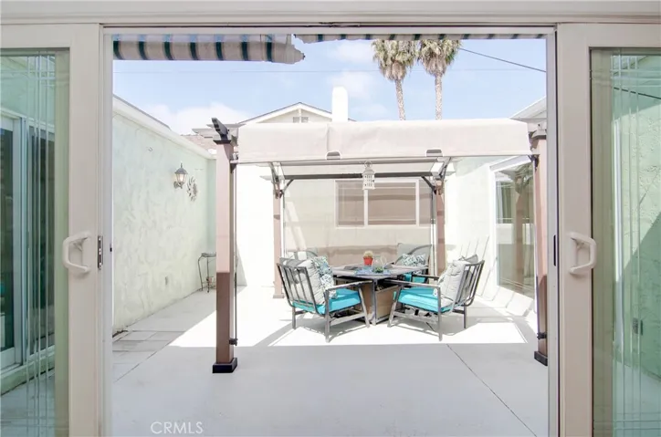 Atrium adds so much natural light and privacy to this popular floor plan.