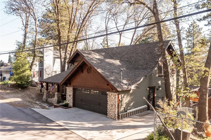 31367 Lightfoot Way, Running Springs, California 92382