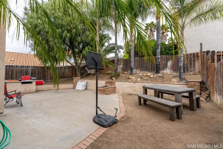 2523 Royal Saint James Dr, El Cajon, California 92019
