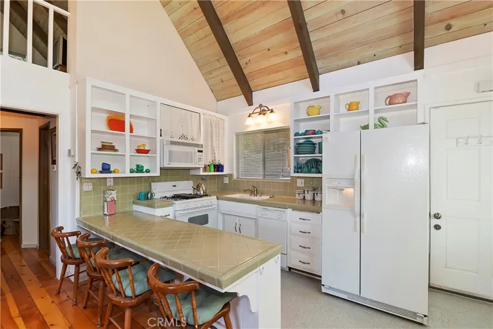 27586 West Shore Road, Lake Arrowhead, California 92352
