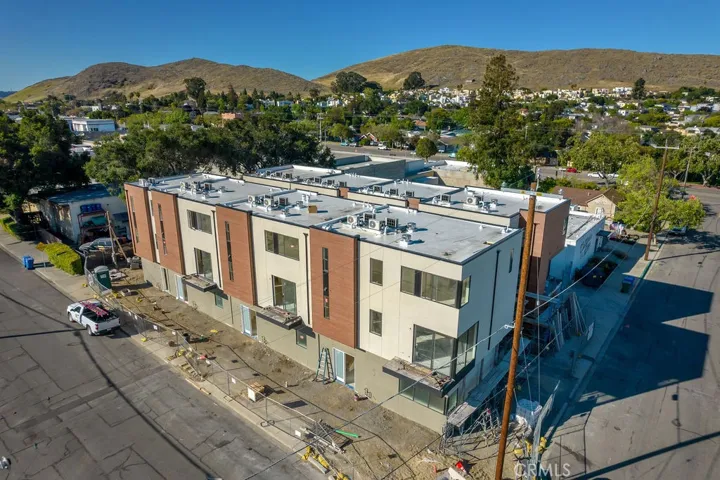 Aerial View of Montage at Oak Tree