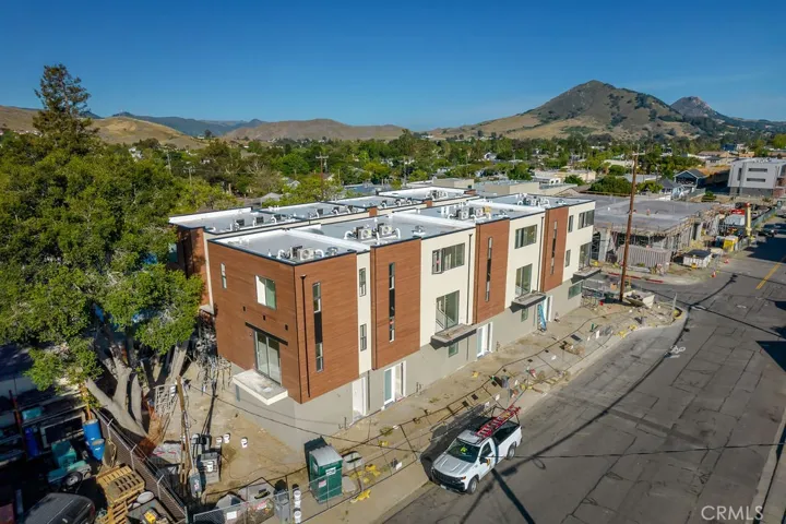 Aerial View of Montage at Oak Tree