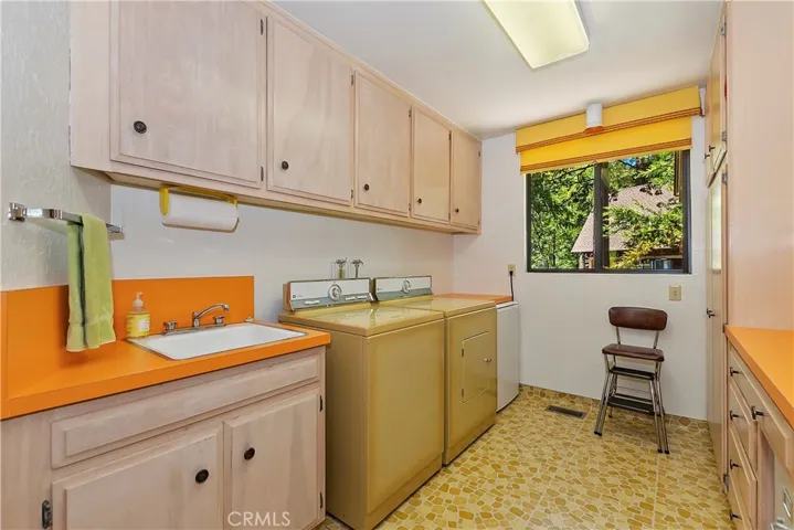 27649 West Shore Rd, Lake Arrowhead, California 92352