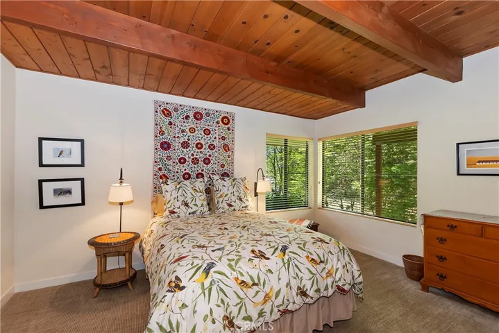 27649 West Shore Rd, Lake Arrowhead, California 92352