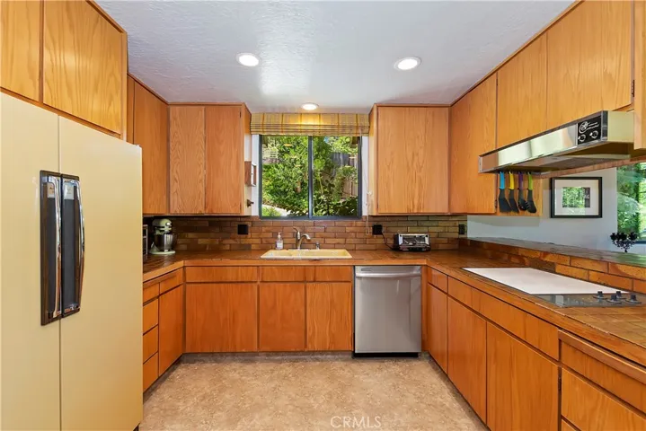 27649 West Shore Rd, Lake Arrowhead, California 92352