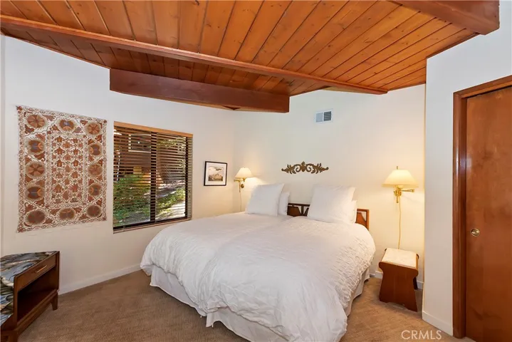27649 West Shore Rd, Lake Arrowhead, California 92352