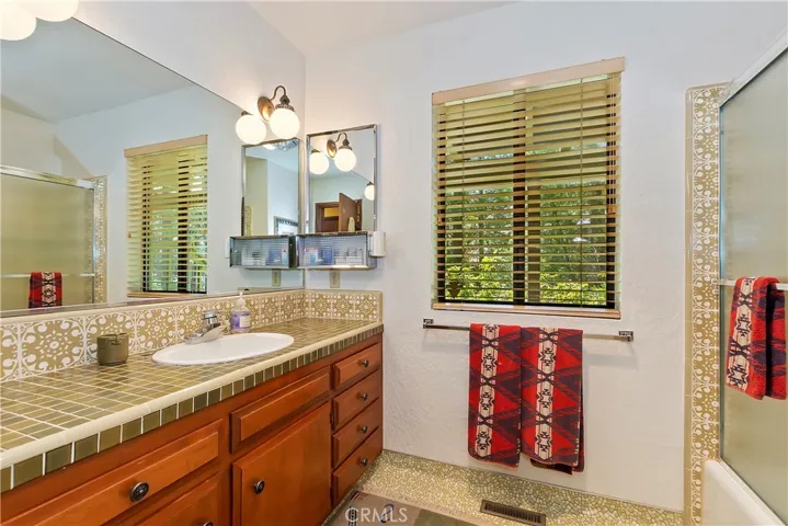 27649 West Shore Rd, Lake Arrowhead, California 92352