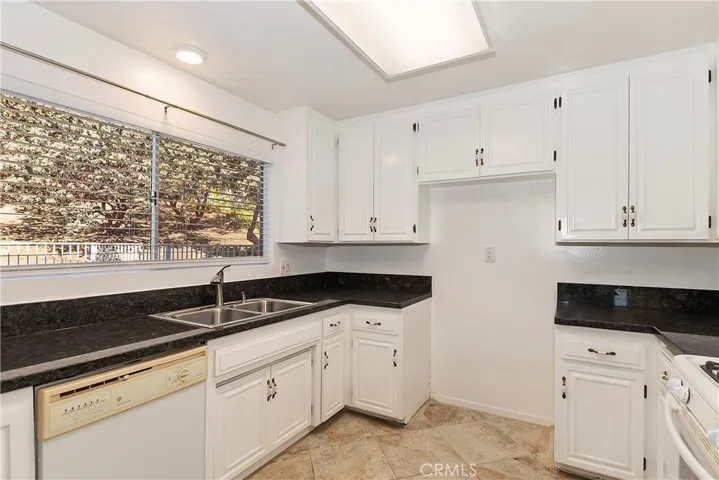 1284 W Cortina Drive, Lake Arrowhead, California 92352