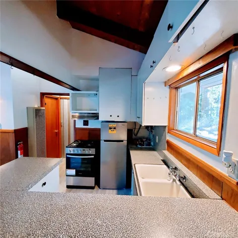 719 Ashlar Drive, Crestline, California 92325