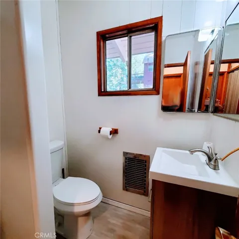 719 Ashlar Drive, Crestline, California 92325