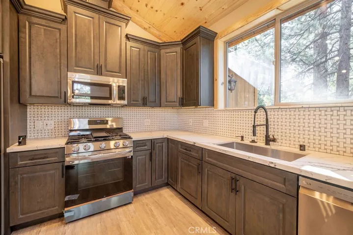 154 Mountain Lake Road, Big Bear Lake, California 92315