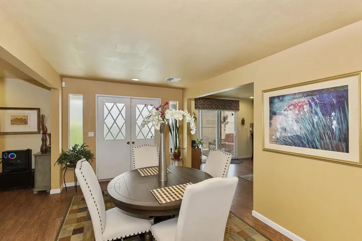 010_Dining Area
