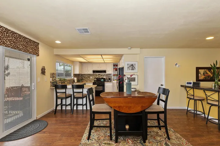 011_Breakfast Area