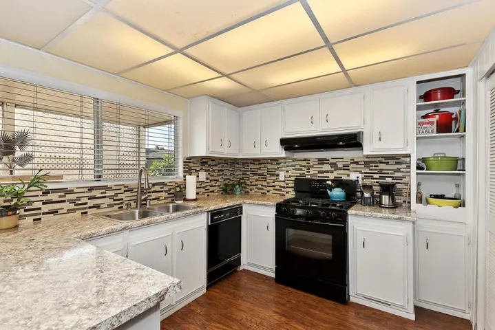 016_Kitchen