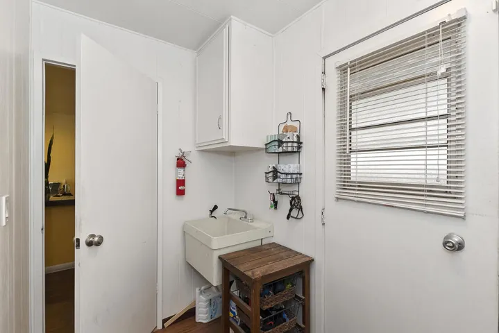 028_Laundry room